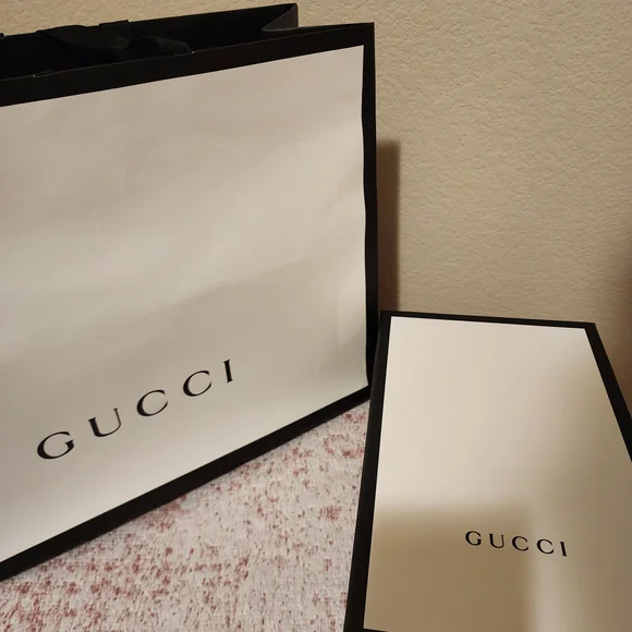 Gucci Women's White Sneakers with Embroidery Floral Design - Picture 9 of 9